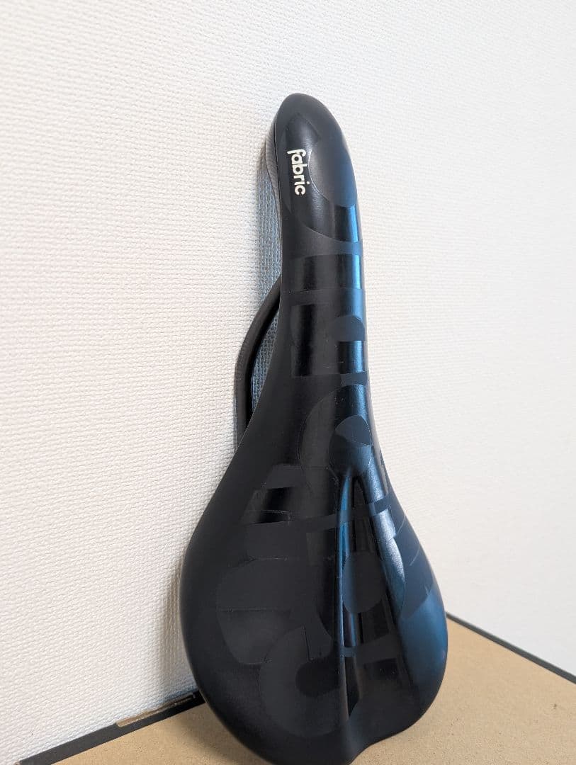 fabric SCOOP PRO RADIUS カーボンサドル