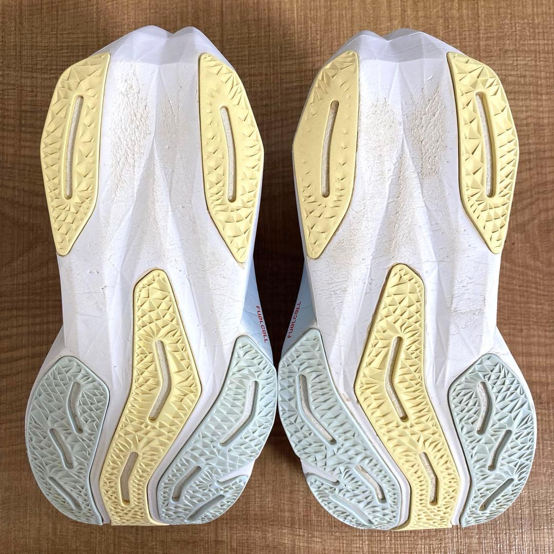✨軽量／厚底✨NEWBALANCE FuelCell Rebel v4