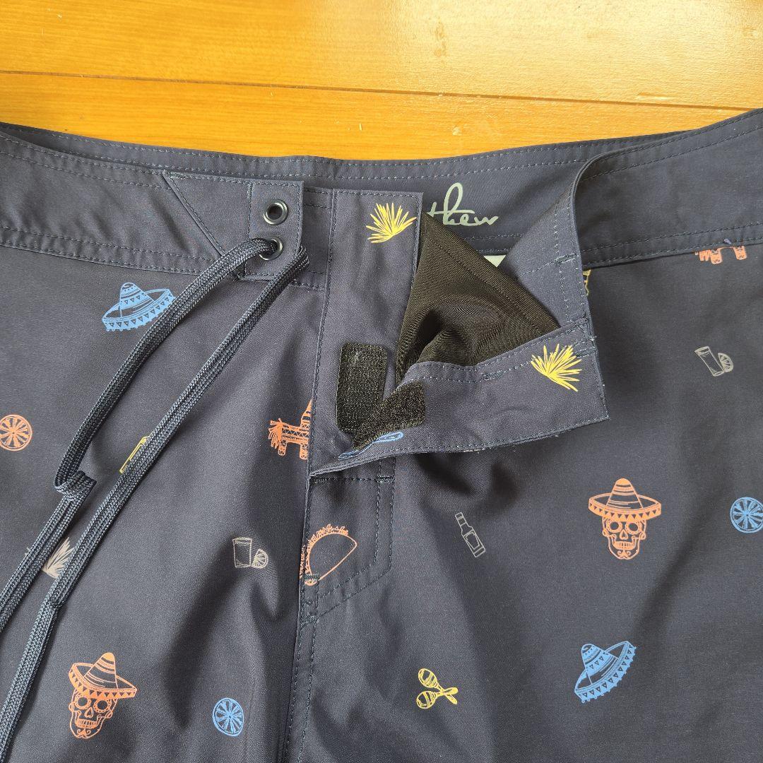 トラヴィスマシュー ネイビー柄ショートパンツ