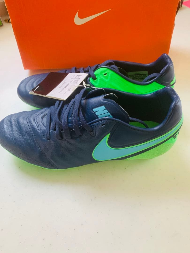 サッカースパイク NIKE ２５．５cm ティエンポレガシー