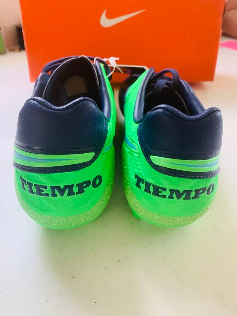 サッカースパイク NIKE ２５．５cm ティエンポレガシー