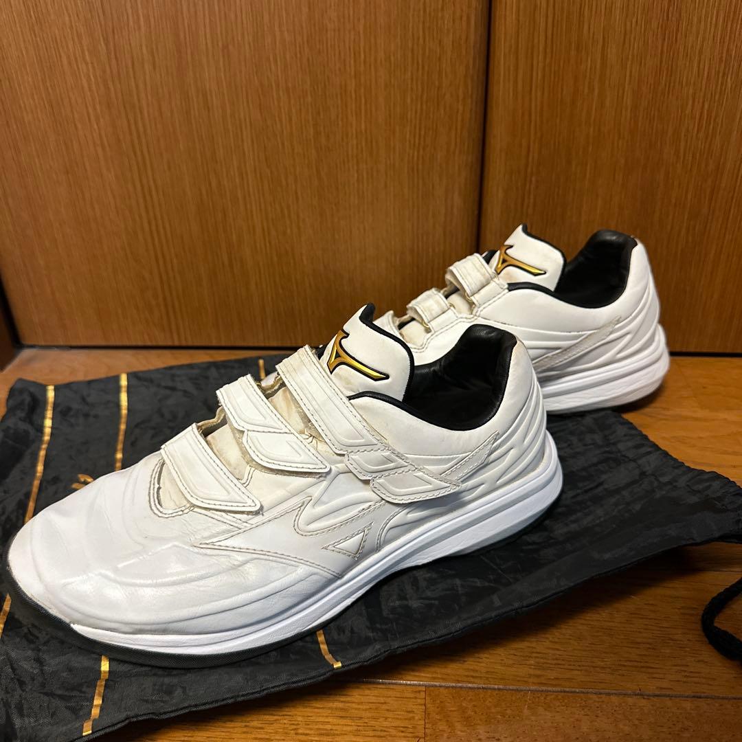 ミズノプロ　アップシューズ白