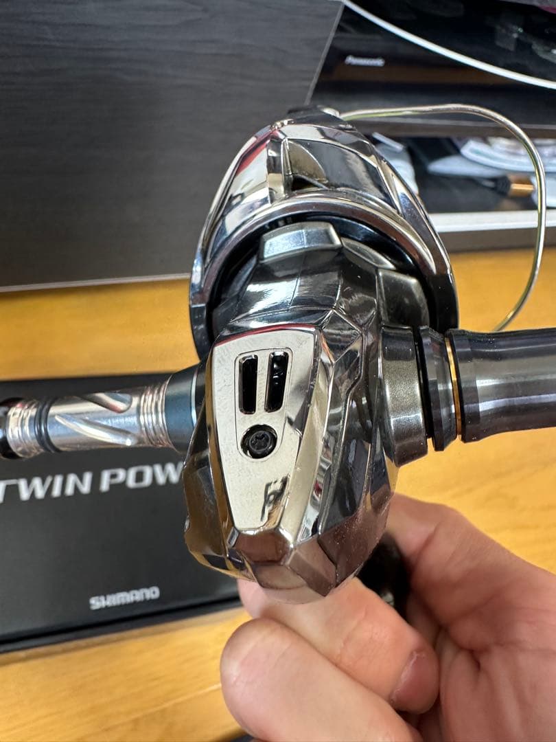 SHIMANO TWIN POWER 4000MHGスピニングリール