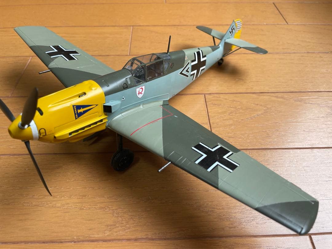 エデュアルド1/32 メッサーシュミットBf109 ドイツ戦闘機プラモデル完成品