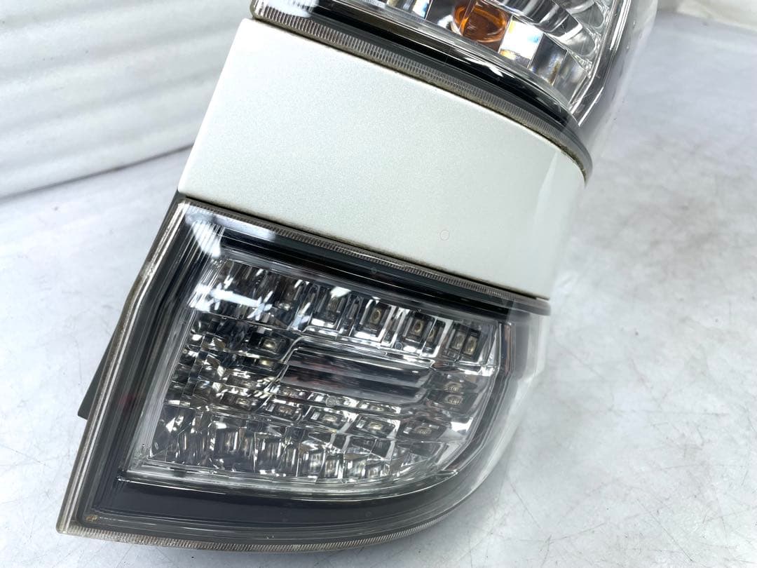 ヴェルファイア 20系前期 右LED テールランプ純正 KOITO 58-29