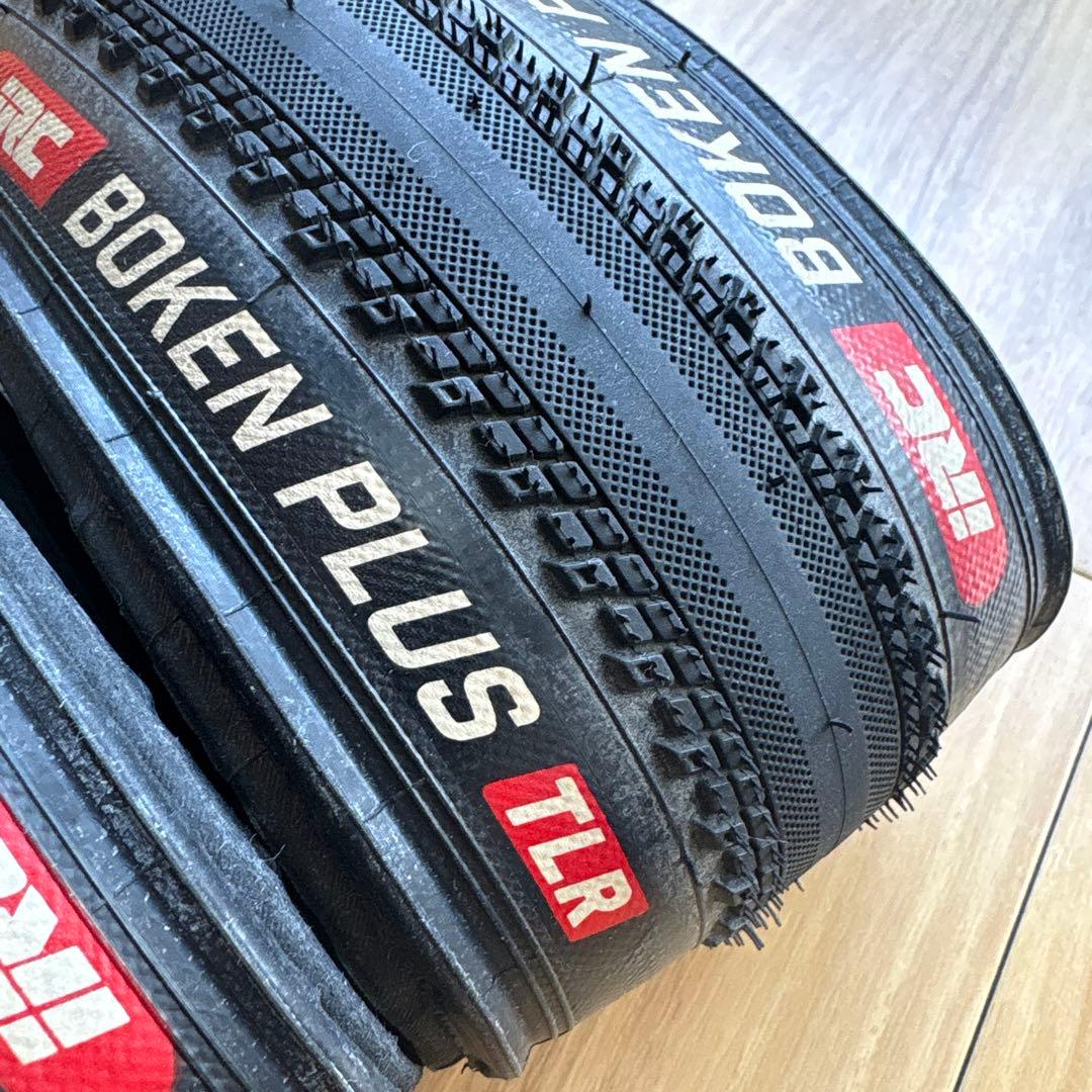 IRC　BOKEN PLUS TLR　700×32C