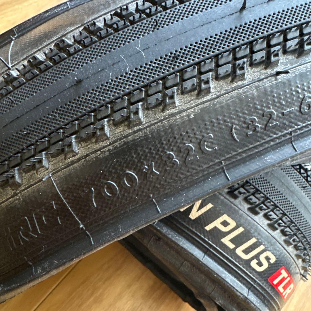 IRC　BOKEN PLUS TLR　700×32C