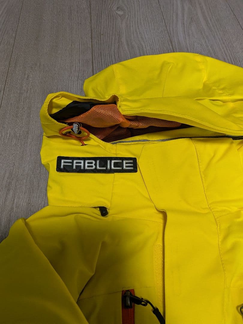 週末セール致します　FABLICE 防水イエロージャケット