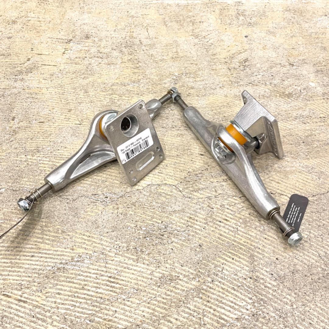 新品 INDEPENDENT トラック ST11 POLY 169 SILVER