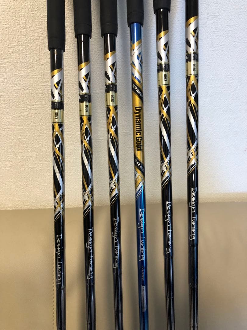 ひ*で様 【送料込み】希少スリクソン Z945 ブラック 《 数量限定品 》アイ