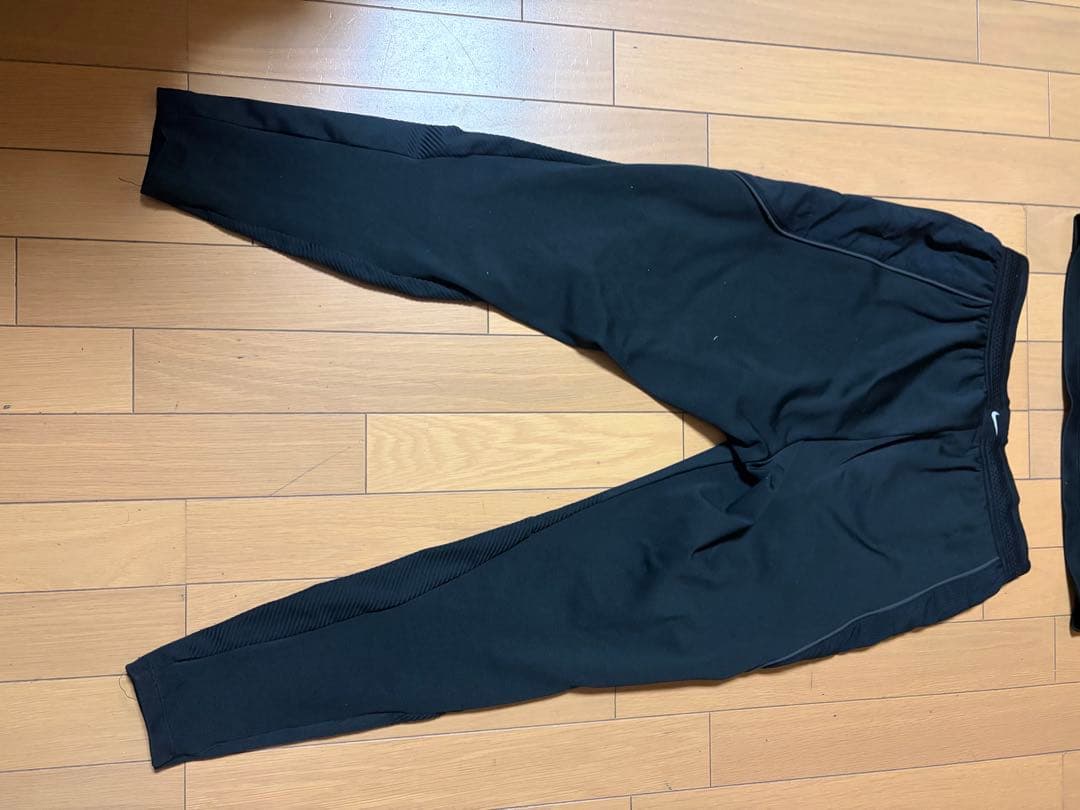 Nike ブラック長袖トップ