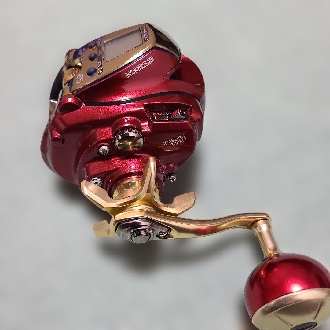 赤い電動リール デジタルディスプレイ搭載