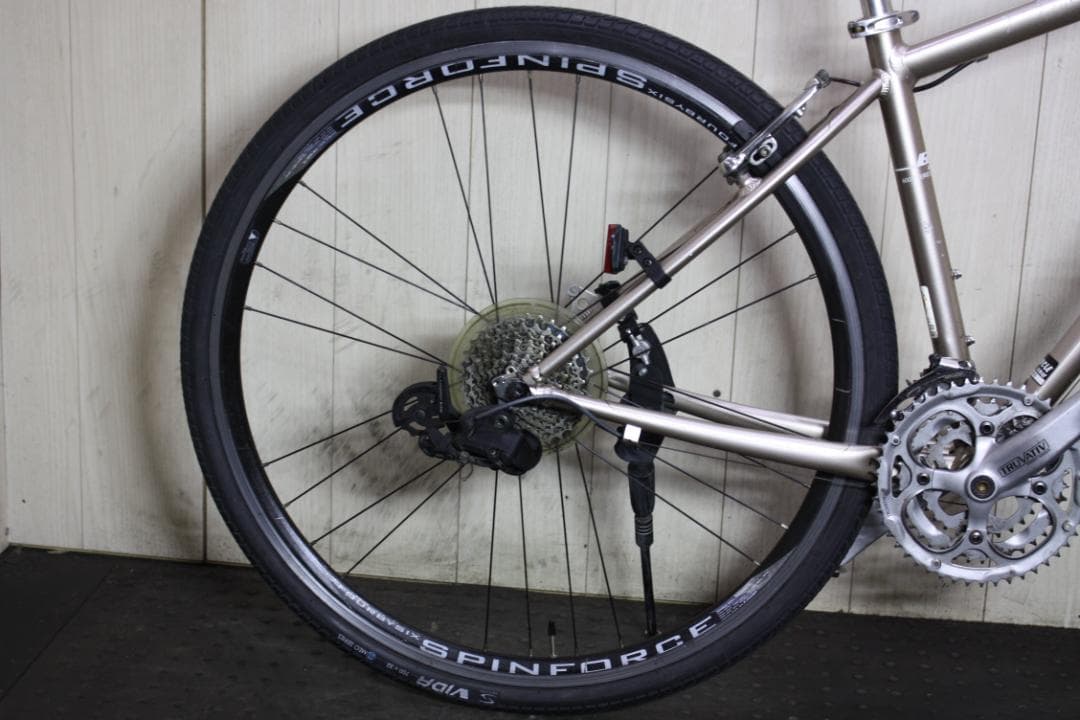 GIANT GLIDE R3 700C 24速 430mm ディスクブレーキ対応