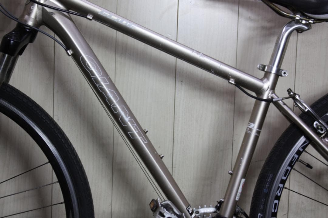 GIANT GLIDE R3 700C 24速 430mm ディスクブレーキ対応