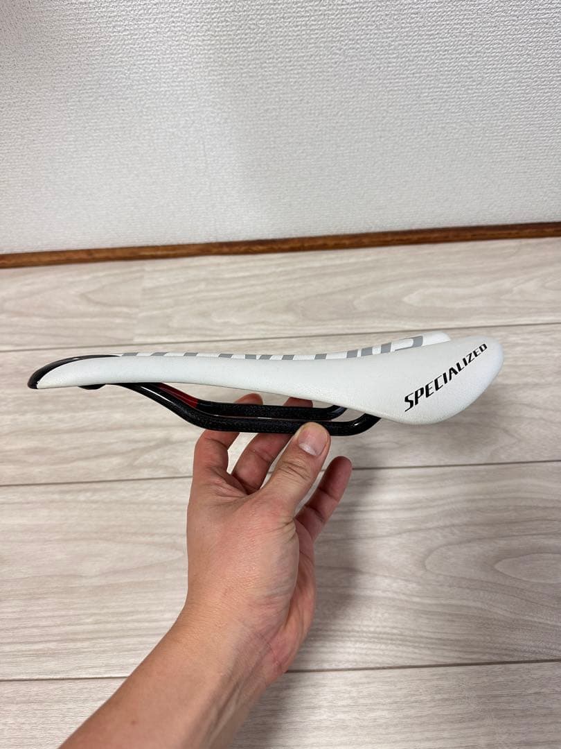 Specialized Romin Carbon サドル 143mm