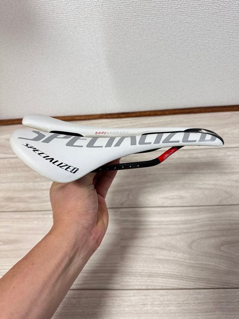 Specialized Romin Carbon サドル 143mm