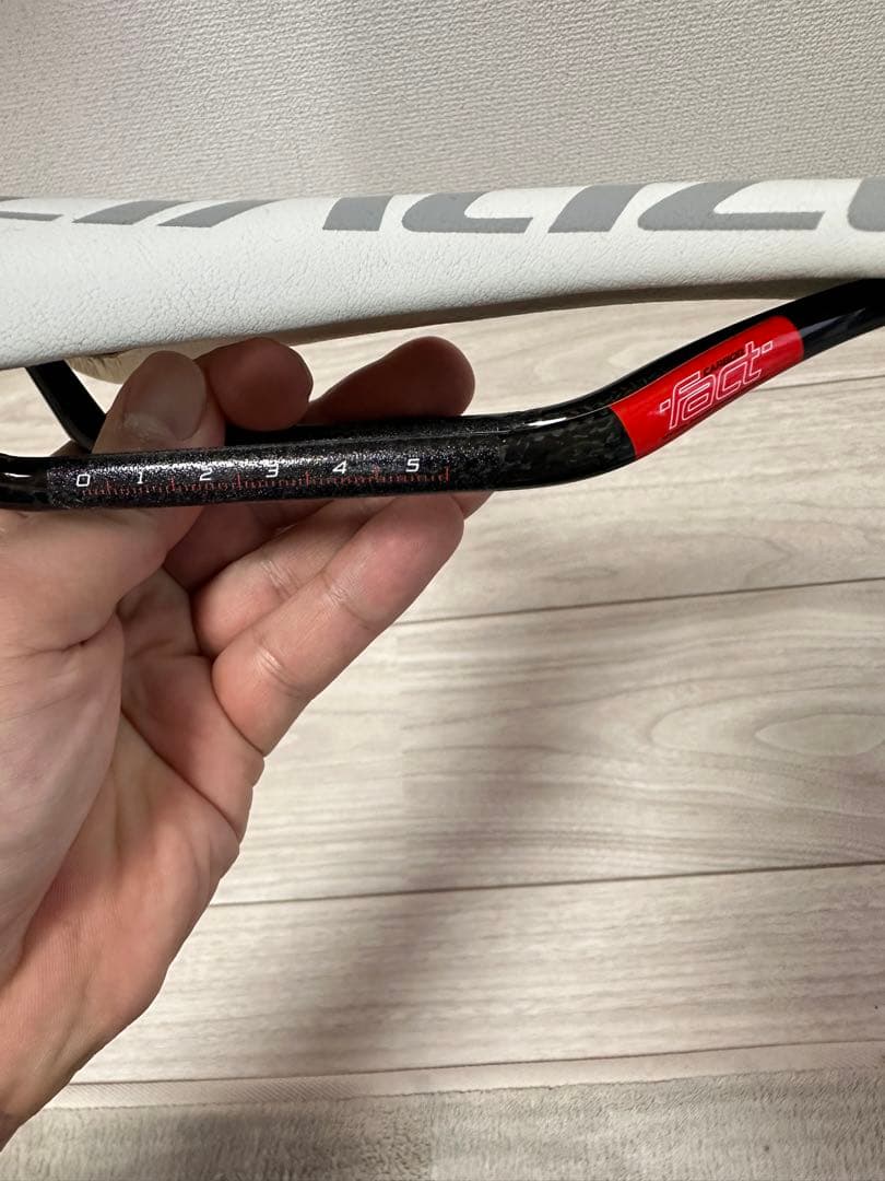 Specialized Romin Carbon サドル 143mm
