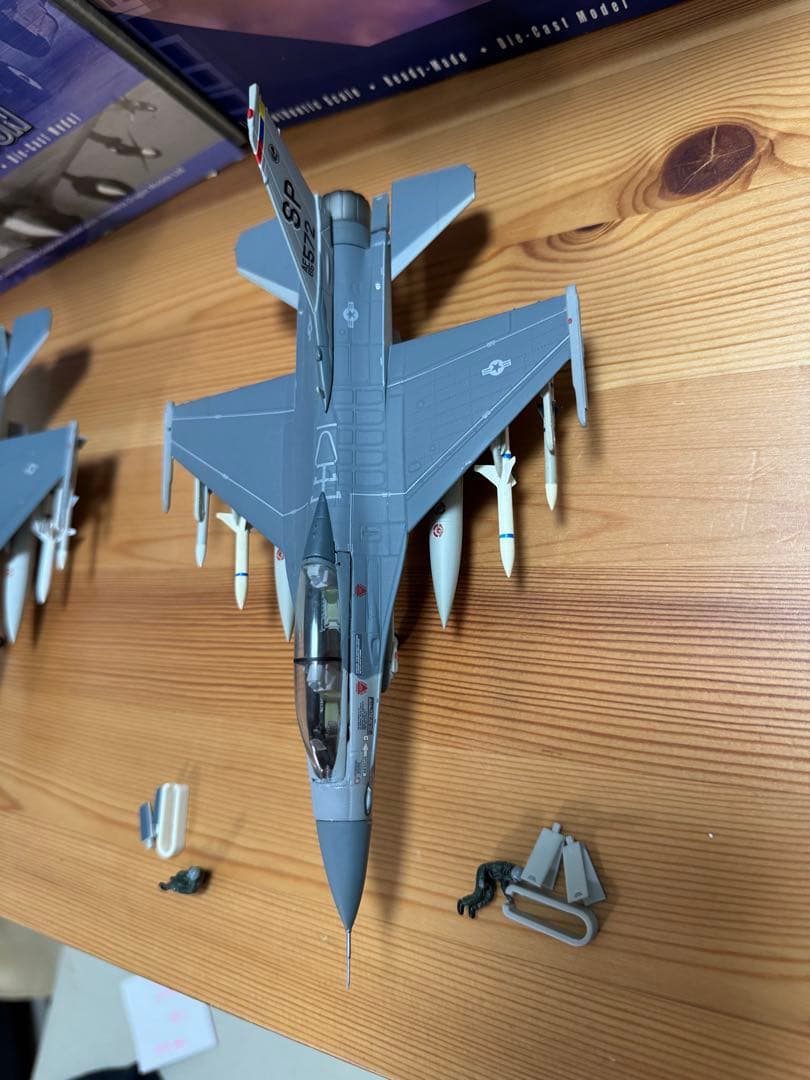 F-16C/F-16D 1/72 ダイキャスト製2機