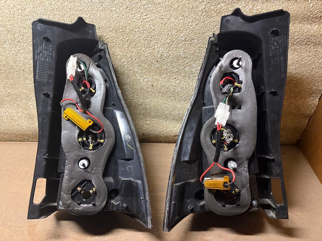 ハイラックスサーフ　210 / 215 系　LEDスモークテール　中古品