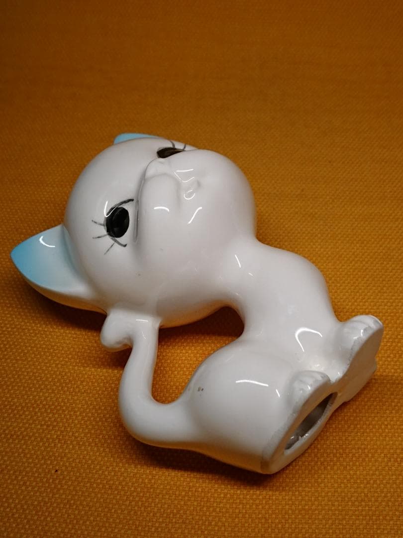 ネコ　猫　白猫　陶器　オブジェ　置物　インテリア　工芸品　美術品　A3055
