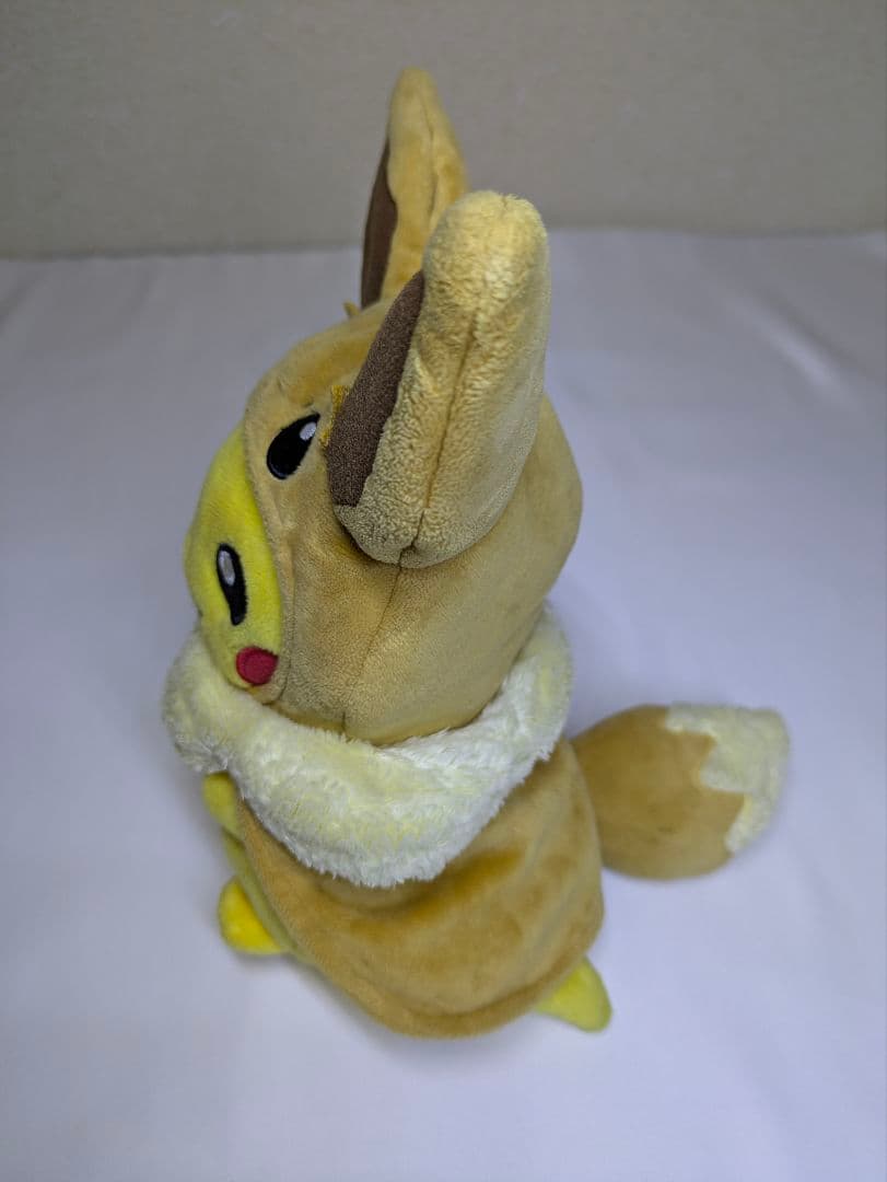 ピカチュウぬいぐるみ　イーブイポンチョ仕様
