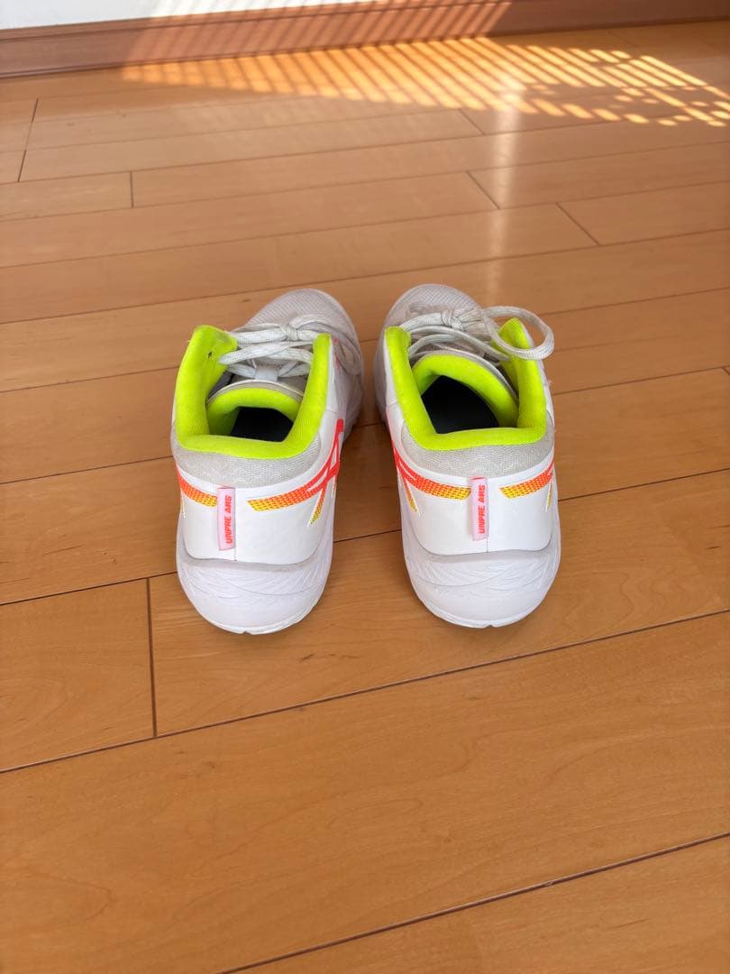 ASICS バスケットボールシューズ ホワイト/イエロー/オレンジ