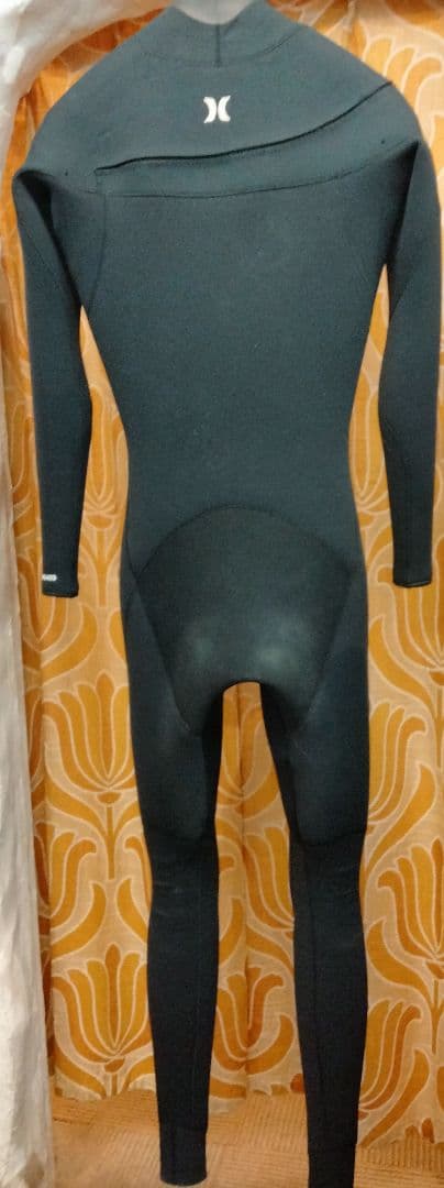 上位モデルセミドライ HURLEY 4/3mm