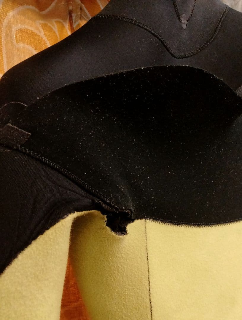 上位モデルセミドライ HURLEY 4/3mm