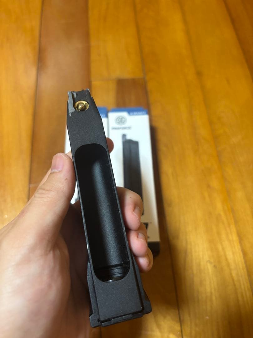 SIG PROFORCE M17 CO2ガスマガジン　2本セット　1本未使用