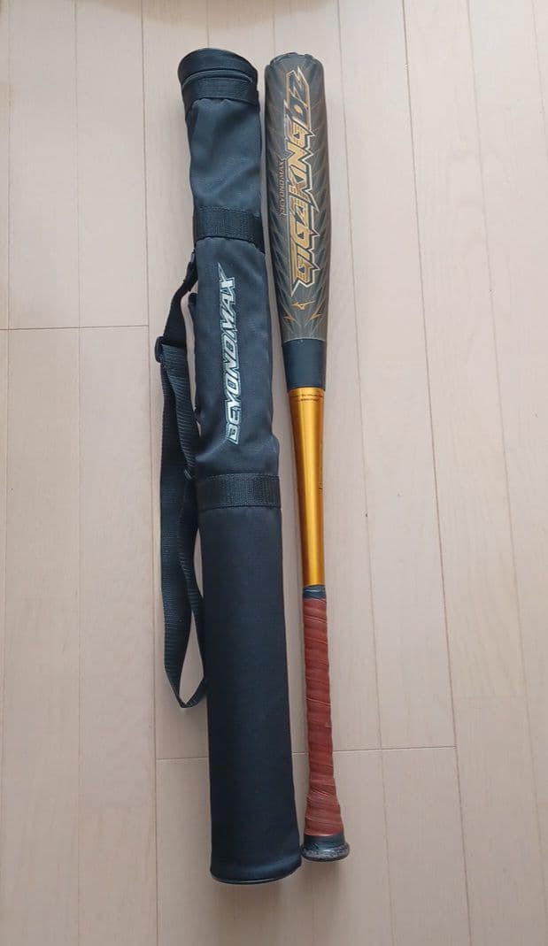 一般軟式用バットビヨンドマックスギガキング02　83cm720gトップバランス