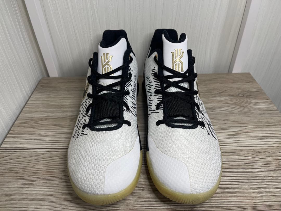 Nike Kyrie 7 ホワイト/ブラック/ゴールド