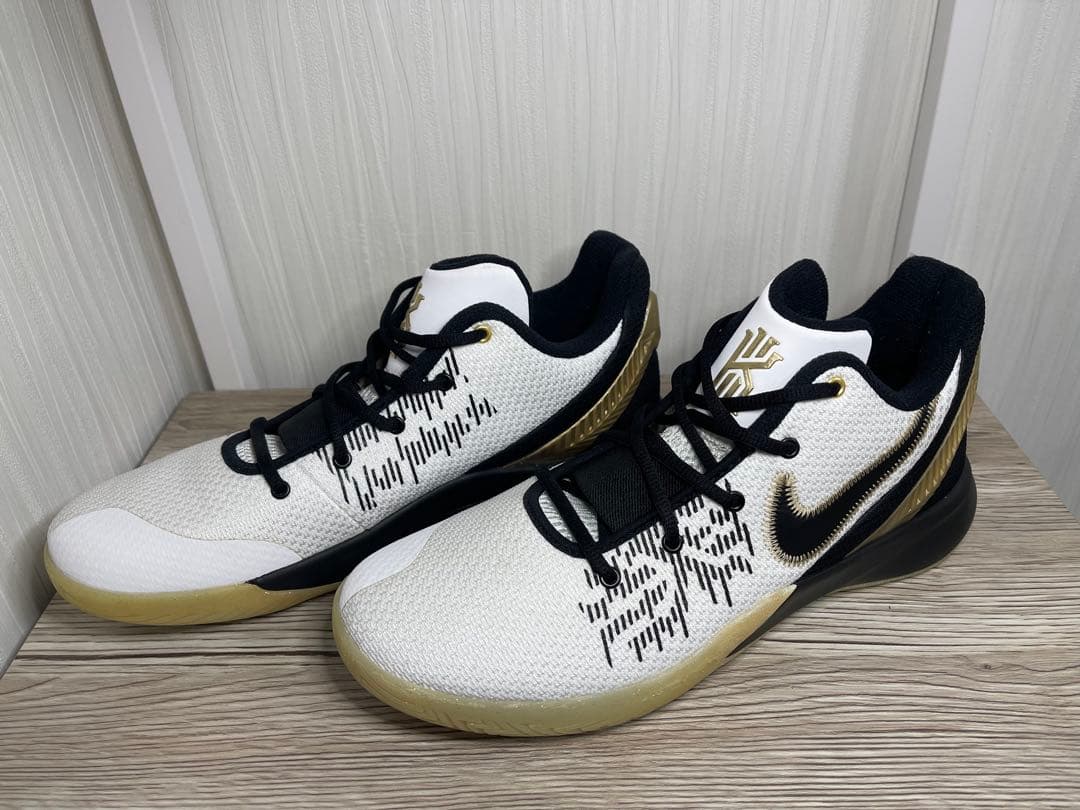Nike Kyrie 7 ホワイト/ブラック/ゴールド