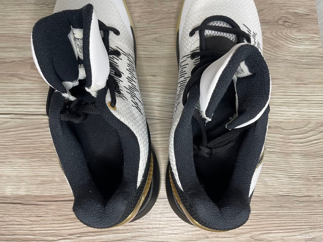 Nike Kyrie 7 ホワイト/ブラック/ゴールド