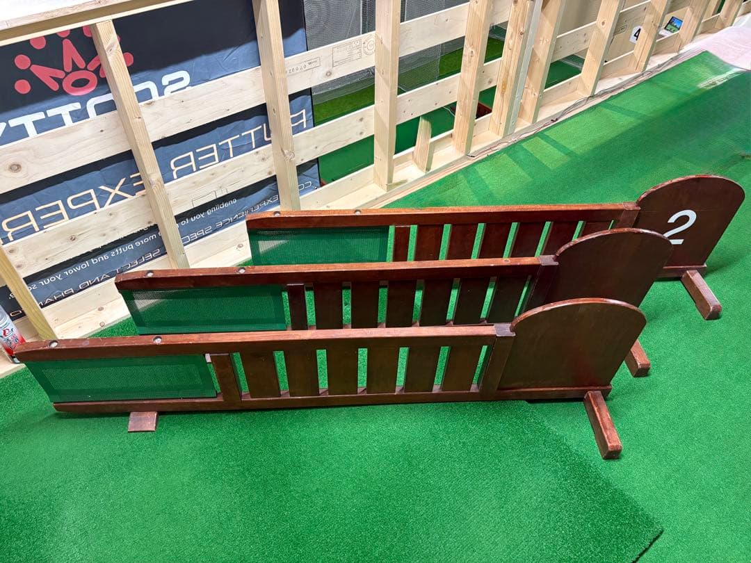 中古　ゴルフ練習打席の仕切