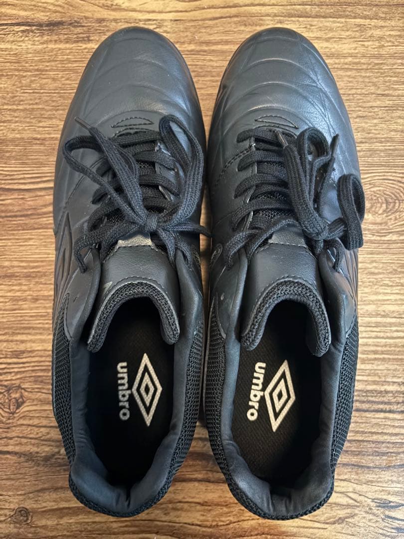 umbro トレーニングシューズ フットサルシューズ 27.5cm
