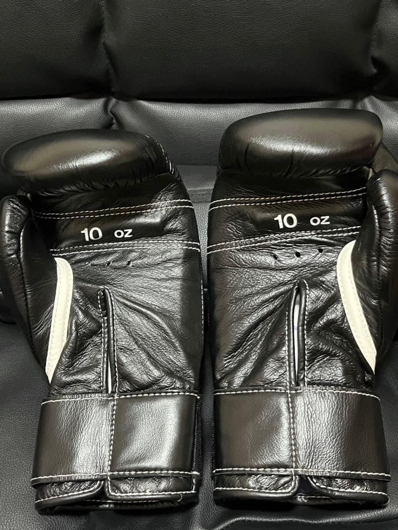 Winning ボクシンググローブ 10 oz ブラック