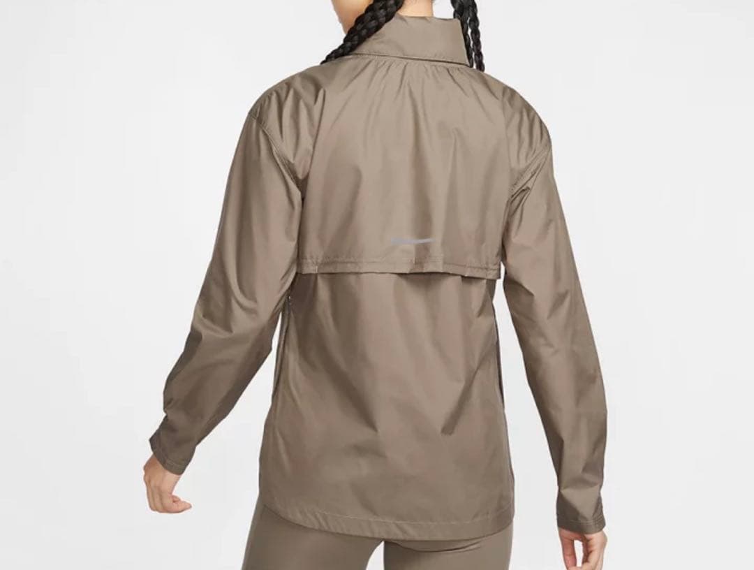 新品未使用　Nike ウィメンズ　ブラウン ウィンドブレーカー　Mサイズ