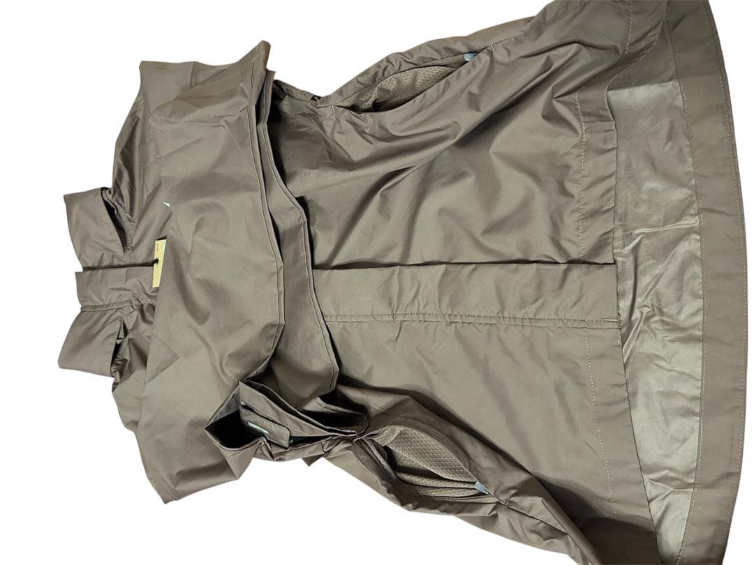 新品未使用　Nike ウィメンズ　ブラウン ウィンドブレーカー　Mサイズ