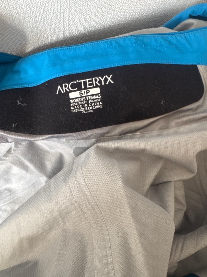 Arc’teryx women’s size small ski jacket