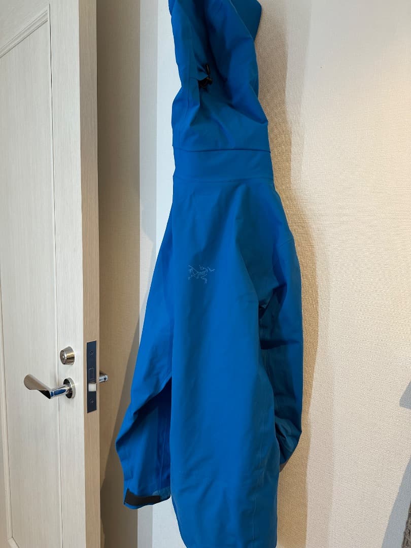 Arc’teryx women’s size small ski jacket