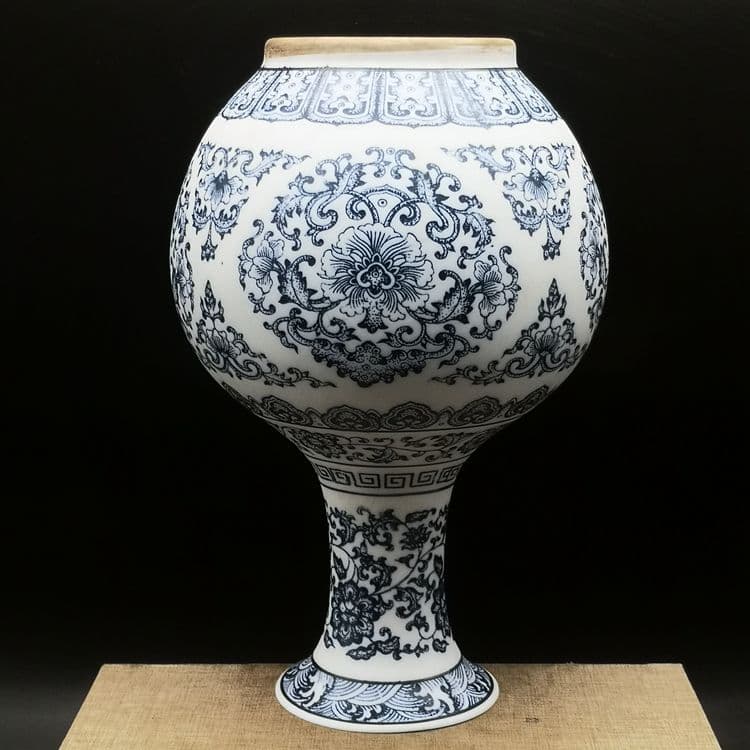 薄胎無釉団模様賞瓶です 景徳鎮 陶磁器 装飾品 現代工芸品美術品 置物