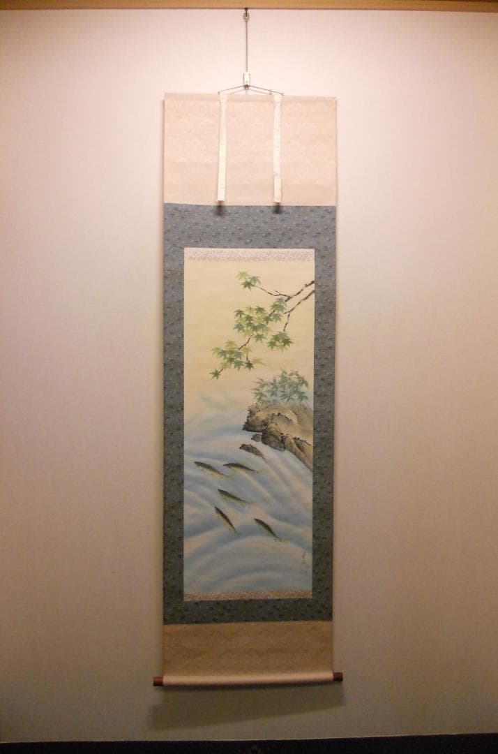 掛け軸 秀水 若鮎渓流 絹本 希少 軸装 茶道具 掛軸 美品 です。
