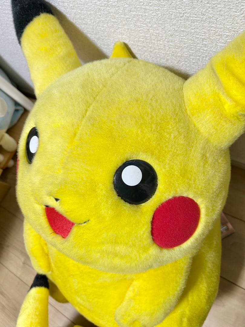 TOMY AG 初期ピカチュウ 超特大 ぬいぐるみ 等身大より大きい！