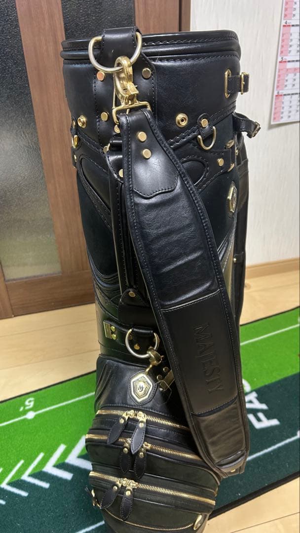 MAJESTYのバッグとアイアンセット