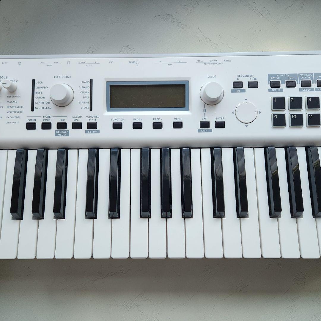 【超美品】KORG KROSS2-61 Pearl White ケース付