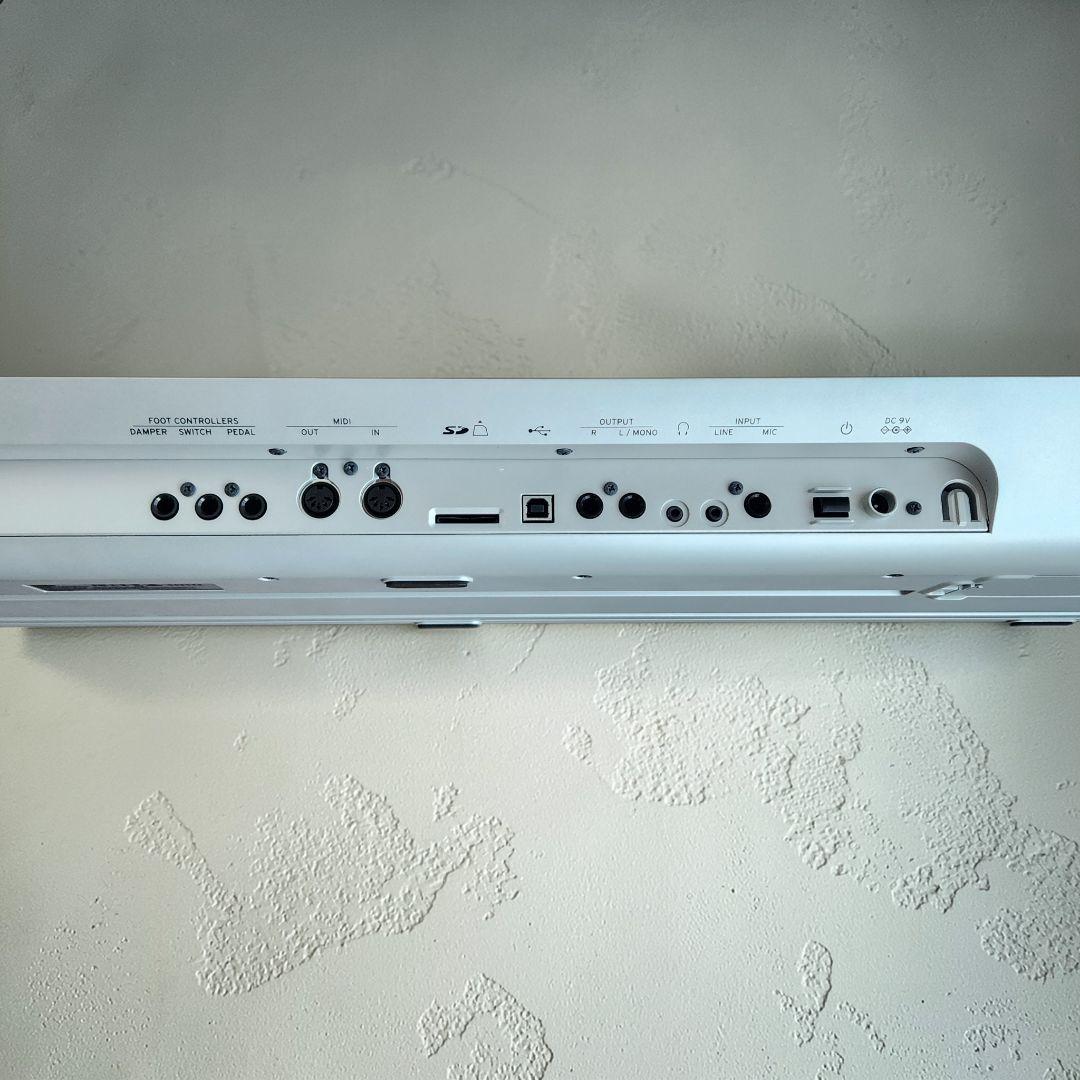【超美品】KORG KROSS2-61 Pearl White ケース付