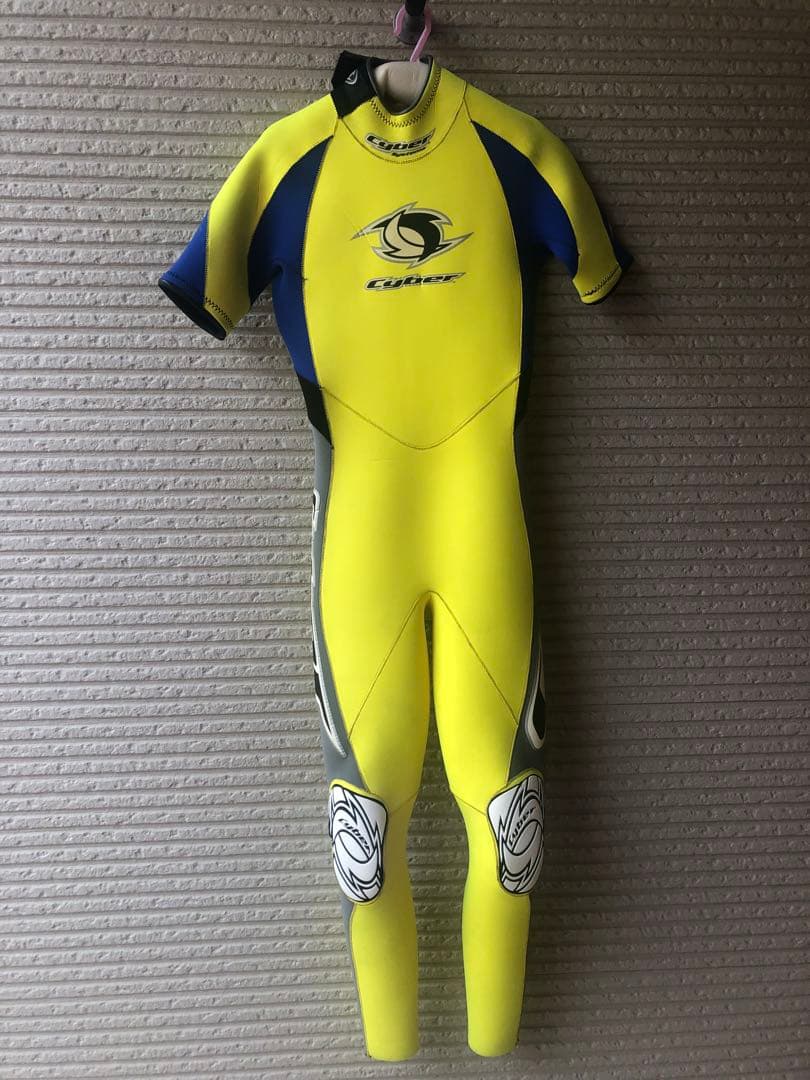 cyber シーガル　MLサイズ イエロー・ブルー 半袖長ズボンウェットスーツ