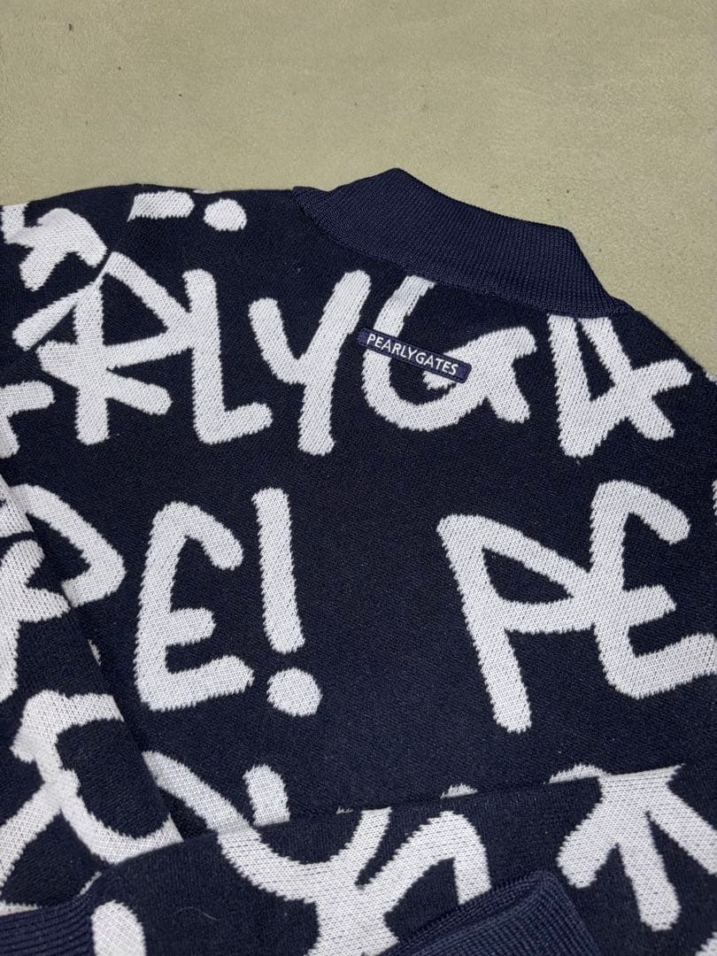 （新品と美品）パーリーゲイツ、落書き柄シリーズ、セットアップ、上0、下1サイズ