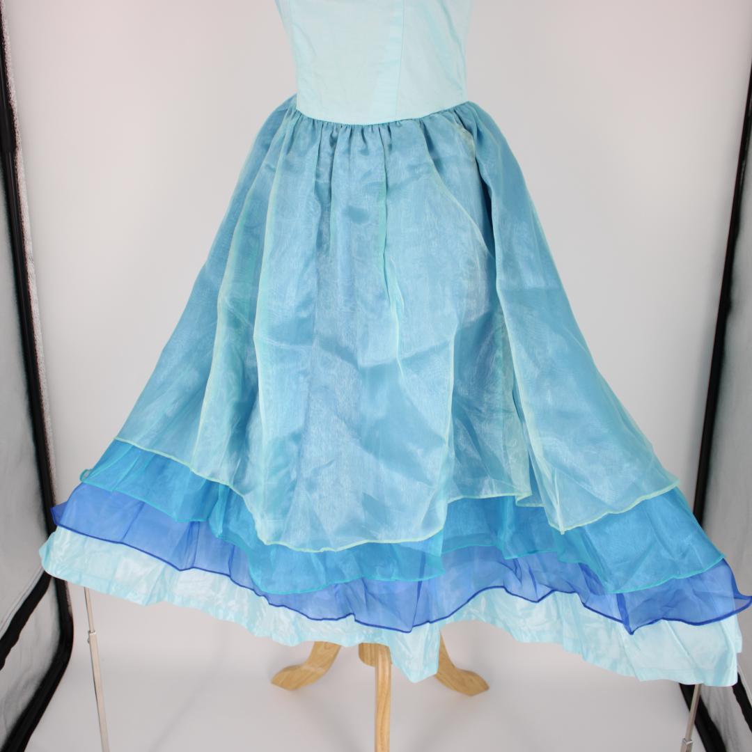 【フラダンス用衣装 美品 日本製】ライトブルー 4段 マルチカラー フリルドレス