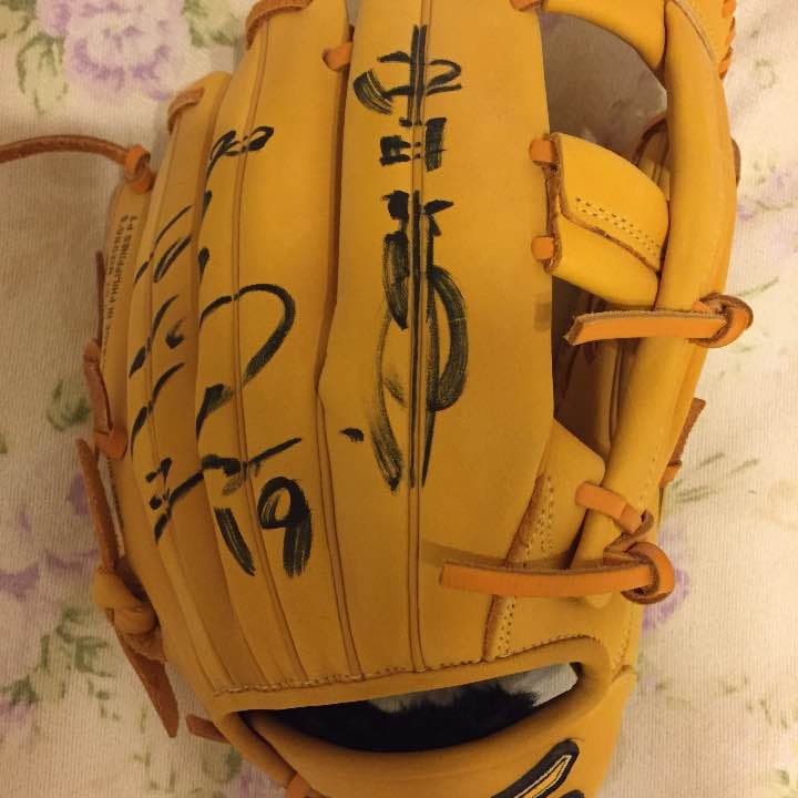 グローブ 中日ドラゴンズ 吉見投手 サイン入り
